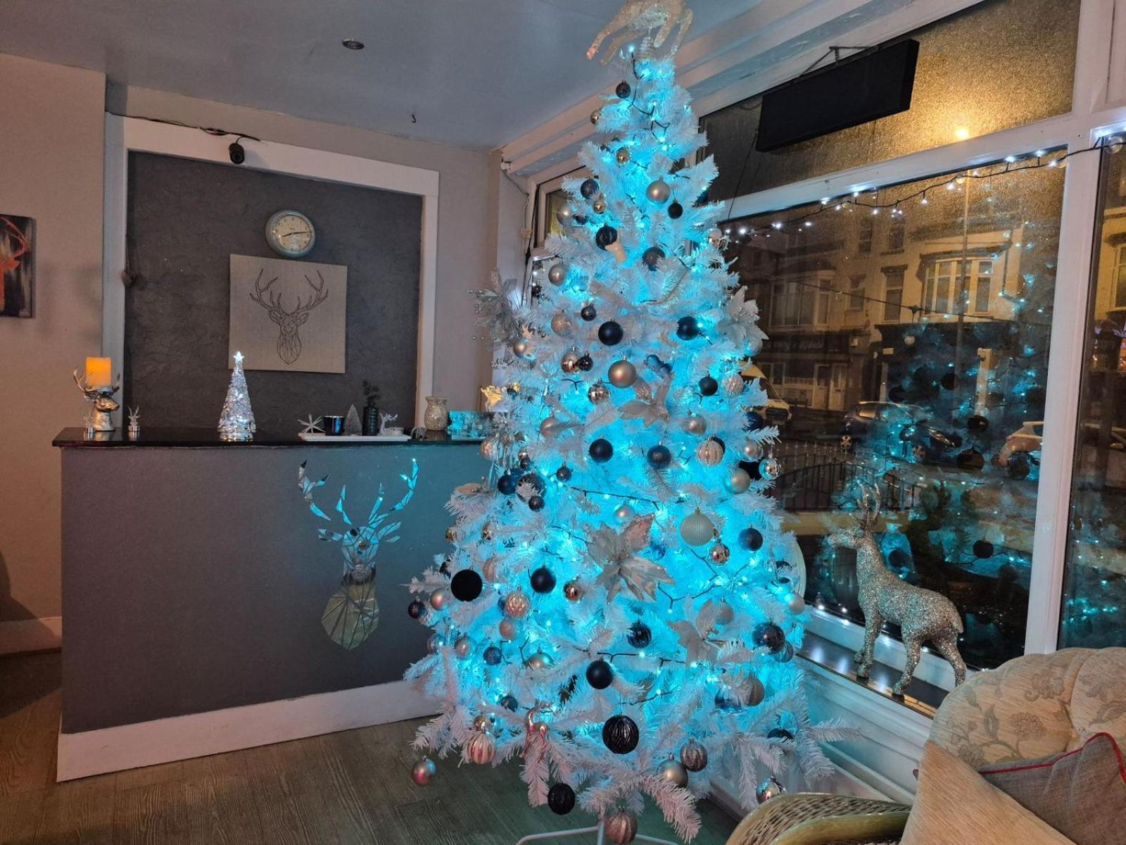 Myroomz Silver Strand Hotel — Photos 3
